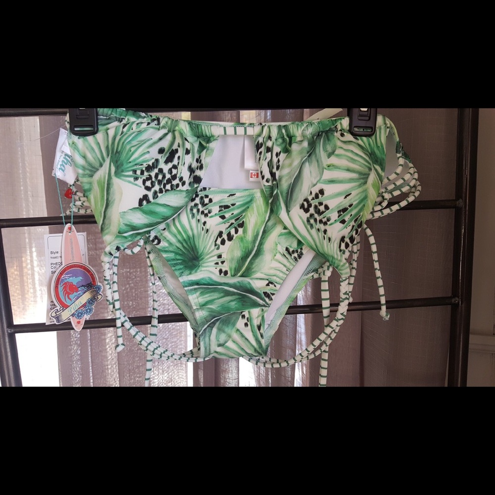 NWT Piha leaf print bikini